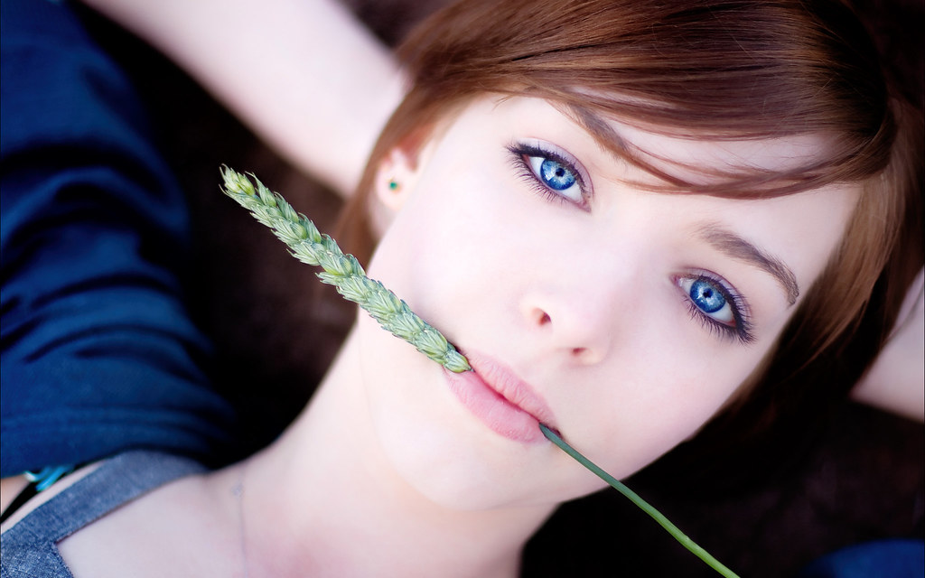खूबसूरत और नेचुरल लुक पाने के लिए करें सिंपल मेकअप। Simple makeup for beautiful and natural look