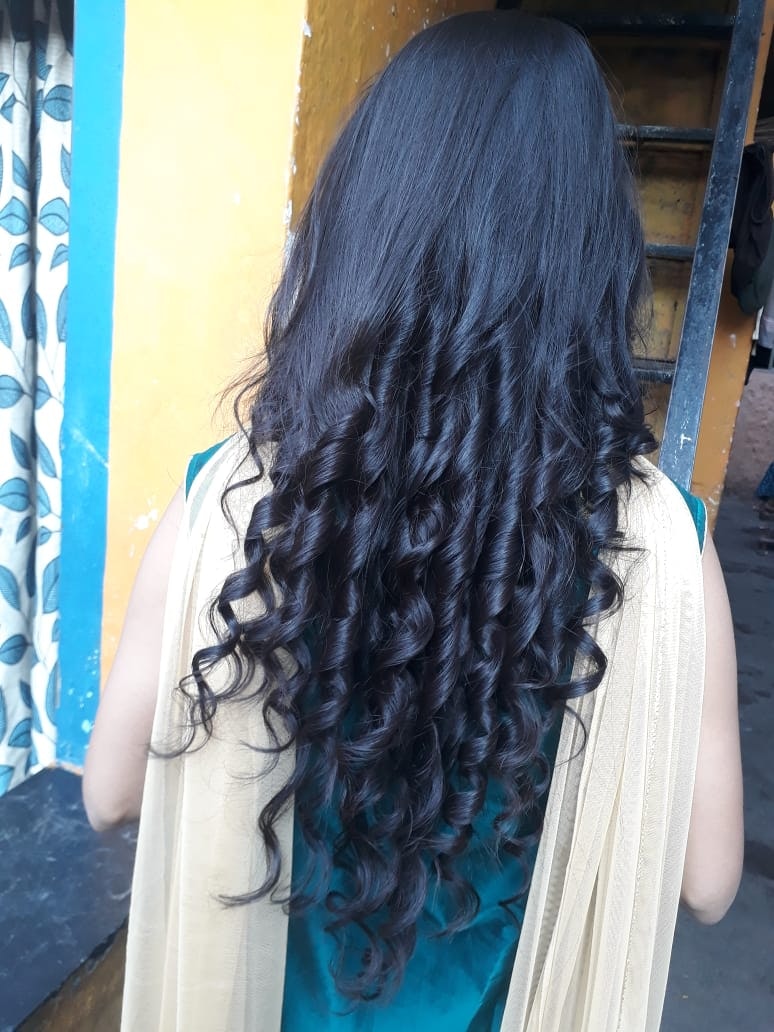 Know the best n simple hair style for lehnga Know the best n simple hair style for lehnga