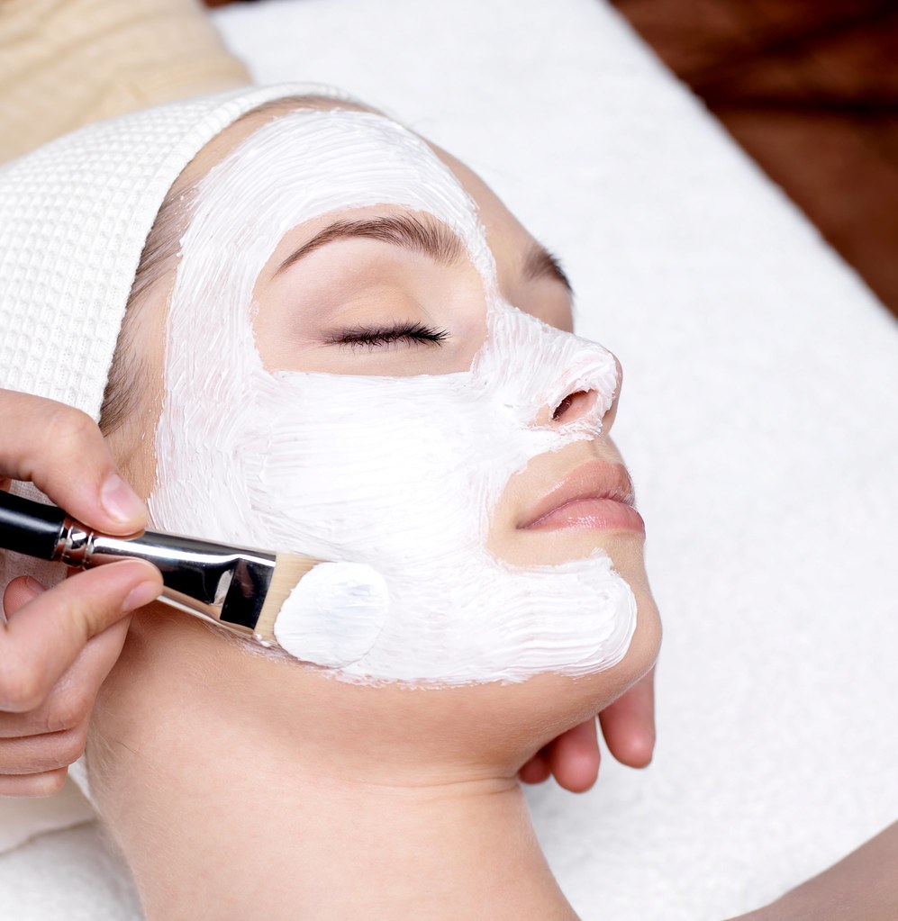 सुंदर और चमकदार त्वचा के लिए  10  बेस्ट फेशियल।10 best facial for glowing and beautiful skin.